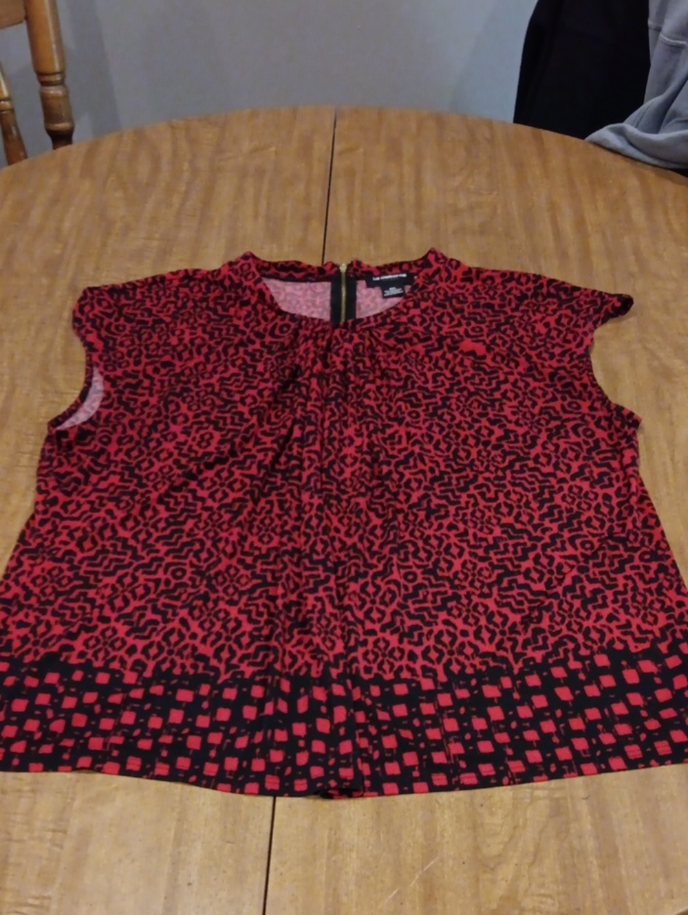 Liz Claiborne Red and Black Printed Cap-Sleeve Blouse
